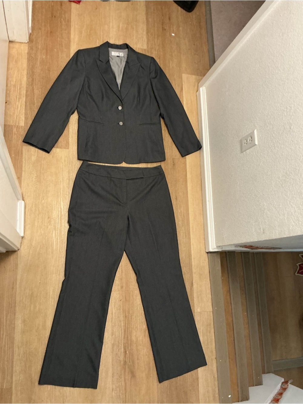 Tahari Dark Gray Two-Piece Pant Suit